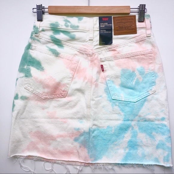 Levi’s High-Rise Deconstructed Denim Skirt in “Young Blood”, size 26 - Picture 3 of 11